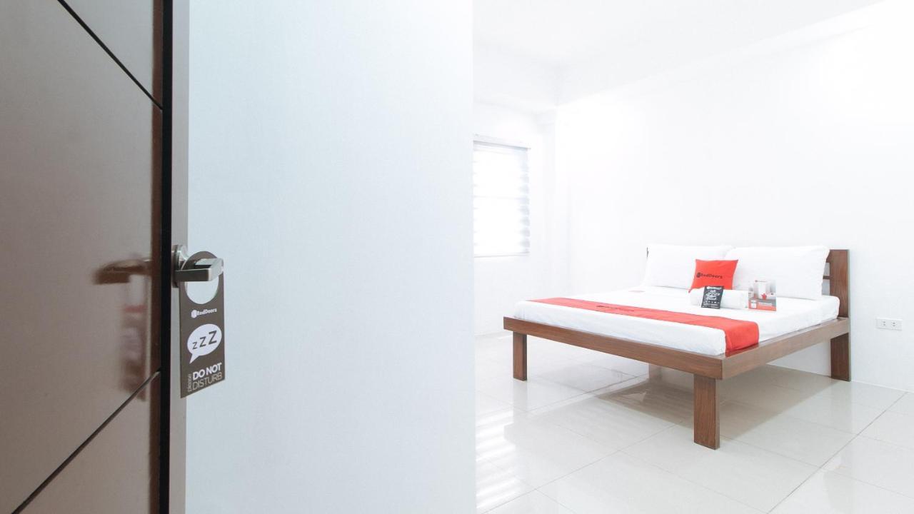 Reddoorz Plus At Dbuilders Poblacion Bgc Тагуиг Екстериор снимка