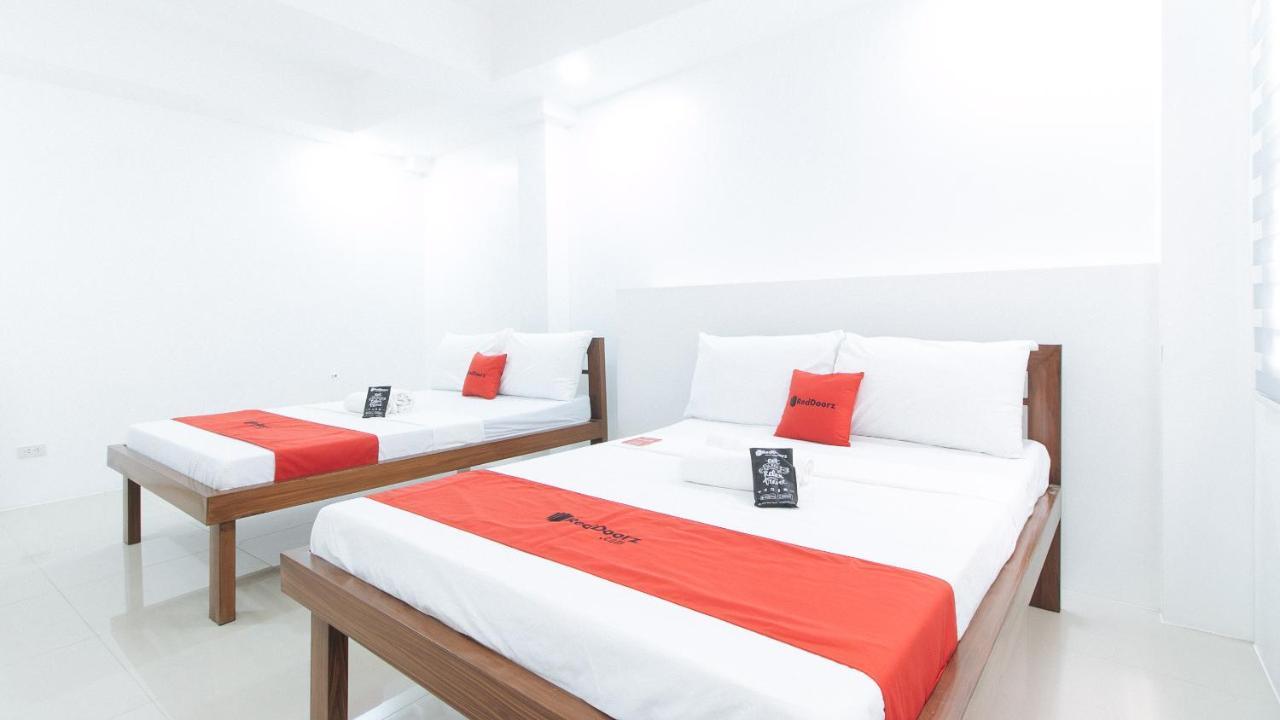 Reddoorz Plus At Dbuilders Poblacion Bgc Тагуиг Екстериор снимка