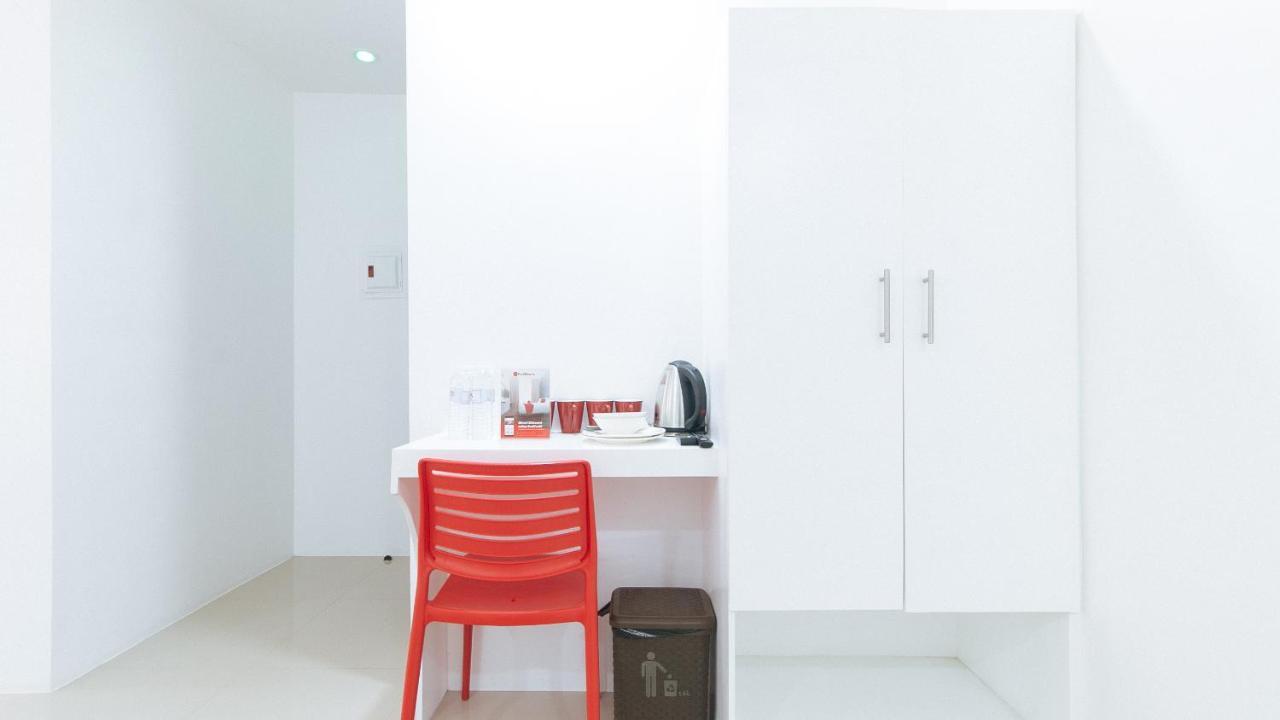 Reddoorz Plus At Dbuilders Poblacion Bgc Тагуиг Екстериор снимка